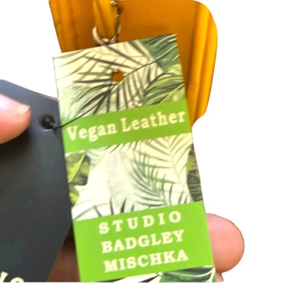 NWT Badgley Mischka sunshin yellow crossbody - Picture 10 of 10